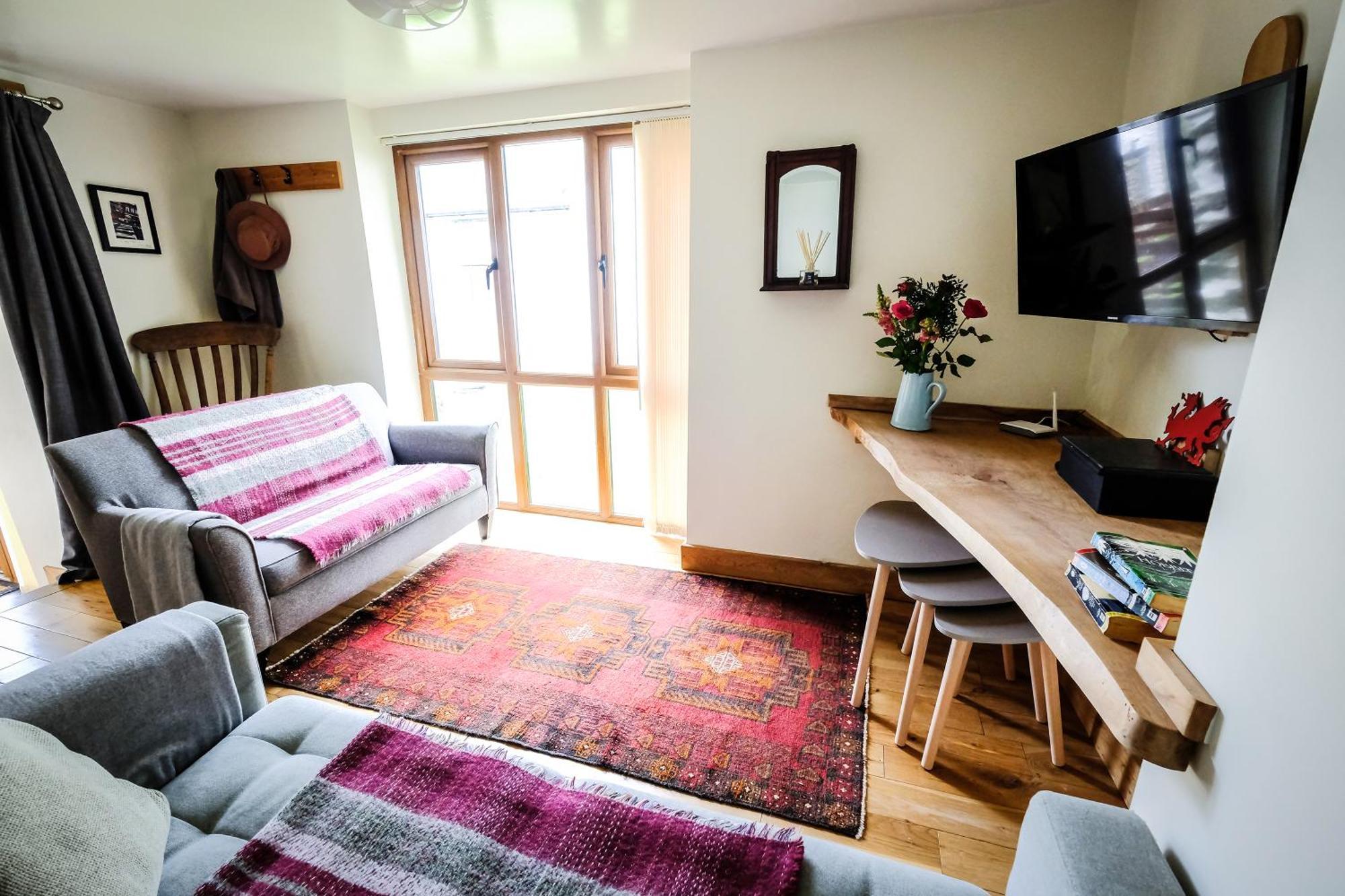 Rhyd Y Geifr, Cosy Barn Conversion In Maerdy コーウェン エクステリア 写真